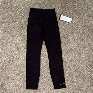 Lululemon wunder train HR tight. 4